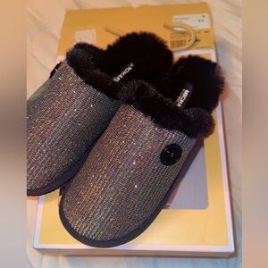 Michael kors slippers size 8.5